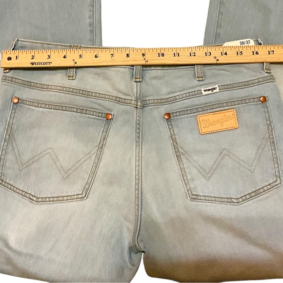 NWT WRANGLER Wanderer Mid Rise Light Wash Flare Jeans - Picture 10 of 15